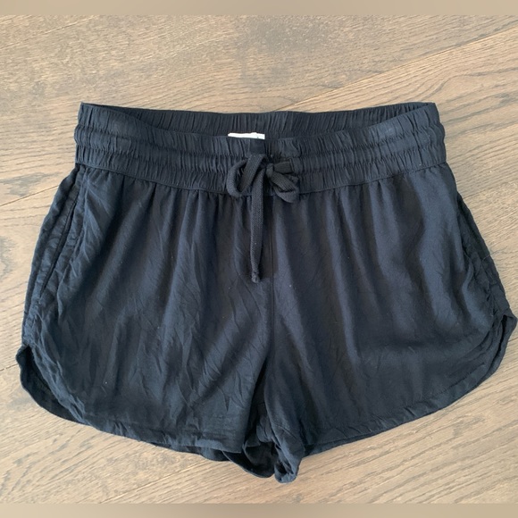Aritzia TNA light weight draw waist shorts size S colour black - Picture 3 of 7